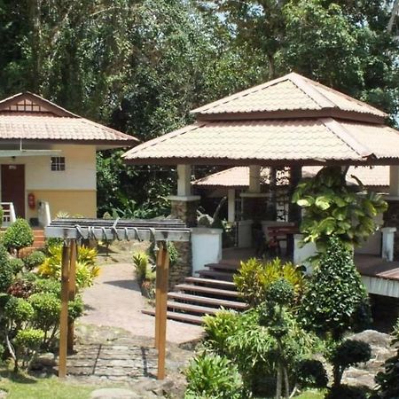 Oyo 89954 D'Yan Chalet Buitenkant foto
