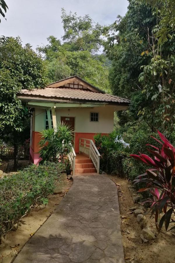 Oyo 89954 D'Yan Chalet Buitenkant foto