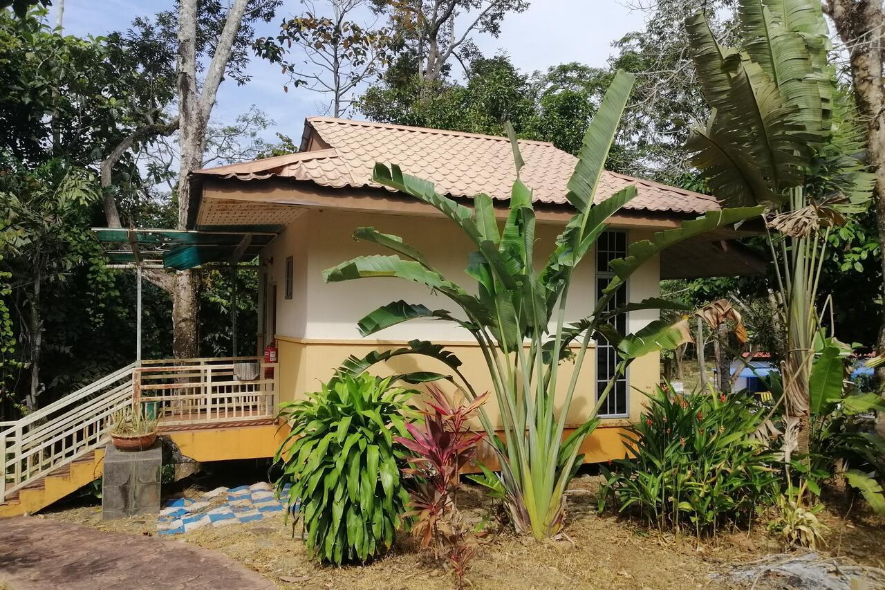 Oyo 89954 D'Yan Chalet Buitenkant foto